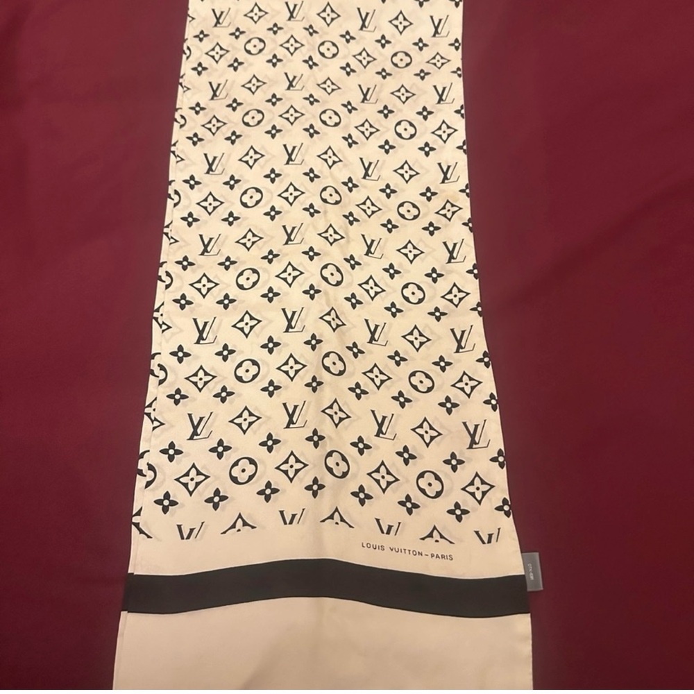 Louis Vuitton Black and Cream Silk Scarf